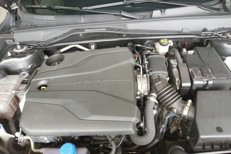 Used CHANGAN UNI-V 2022 1.5T Prestige Version Engine Bay
