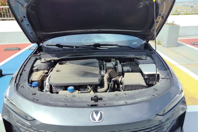 Used CHANGAN UNI-V 2022 1.5T Sport Edition Engine Bay
