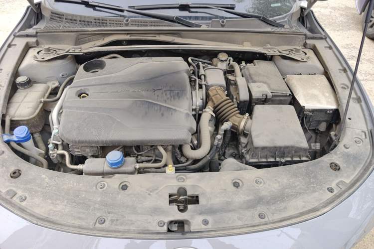 Used CHANGAN UNI-V 2022 1.5T Smart Navigation Version Engine Bay