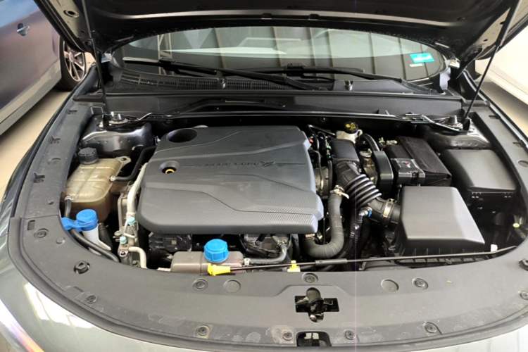 Used CHANGAN UNI-V 2022 1.5T Prestige Version Engine Bay