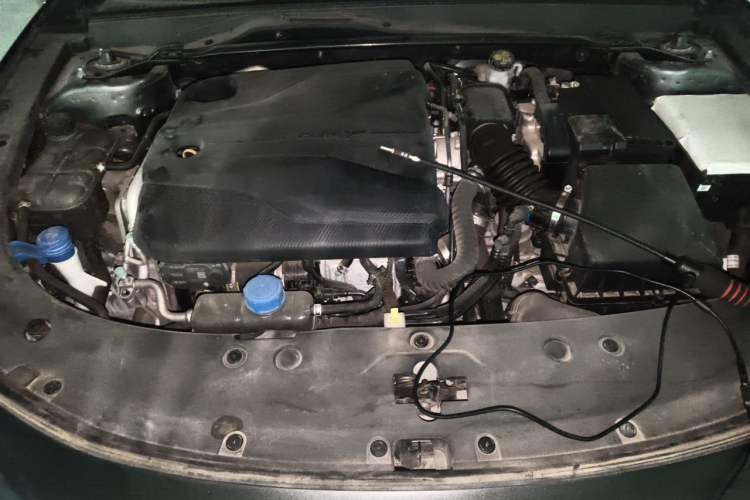 Used CHANGAN UNI-V 2022 1.5T Prestige Version Engine Bay