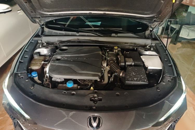 Used CHANGAN UNI-V 2022 1.5T Prestige Version Engine Bay
