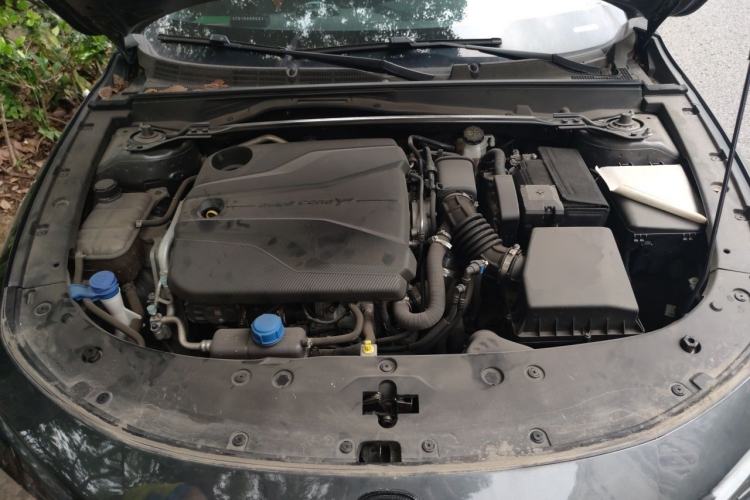 Used CHANGAN UNI-V 2022 1.5T Prestige Version Engine Bay
