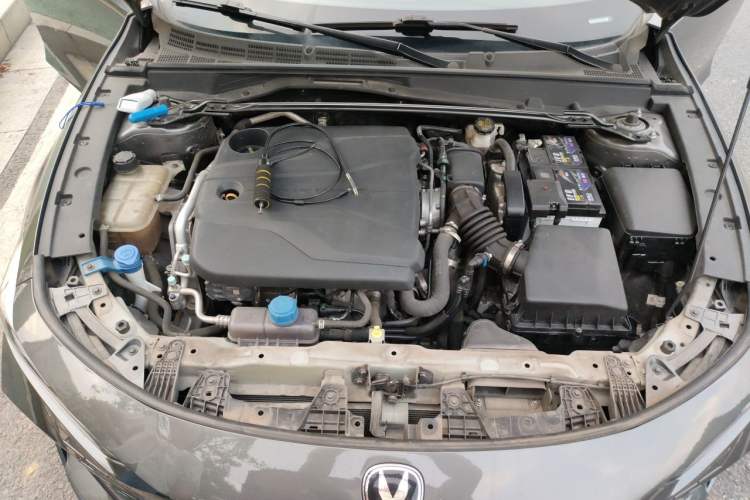 Used CHANGAN UNI-V 2022 1.5T Smart Navigation Version Engine Bay