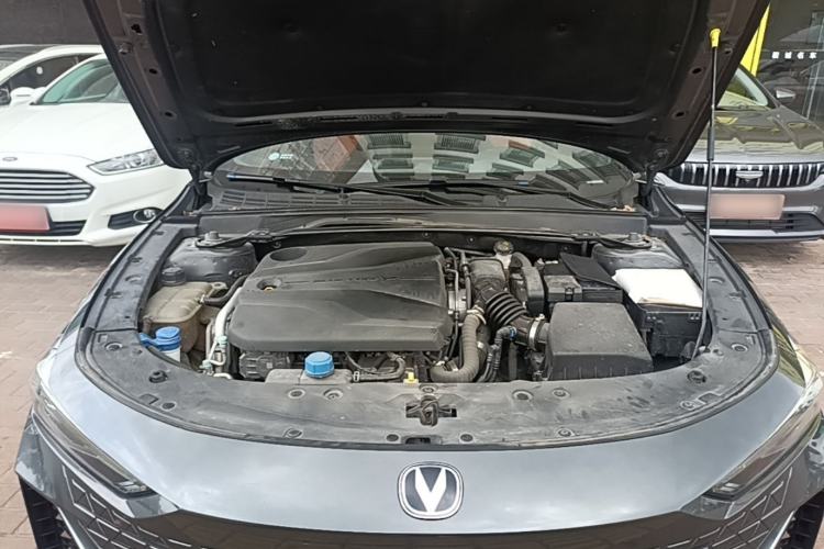 Used CHANGAN UNI-V 2022 1.5T Prestige Version Engine Bay