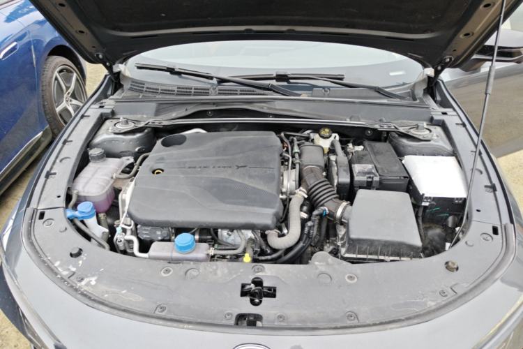 Used CHANGAN UNI-V 2022 1.5T Prestige Version Engine Bay