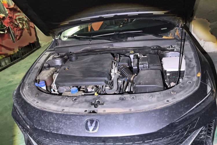 Used CHANGAN UNI-V 2022 1.5T Prestige Version Engine Bay