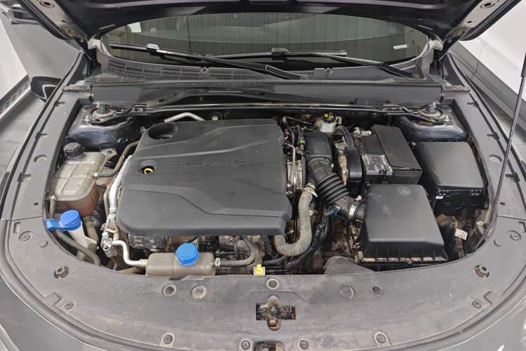 Used CHANGAN UNI-V 2022 1.5T Prestige Version Engine Bay