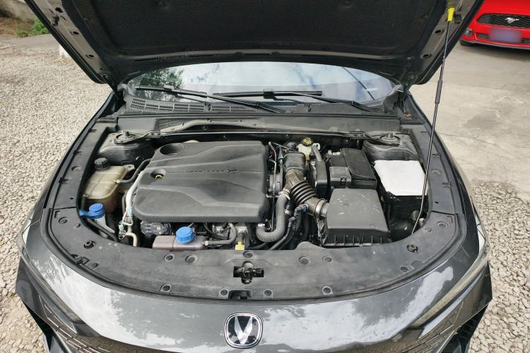 Used CHANGAN UNI-V 2022 1.5T Prestige Version Engine Bay
