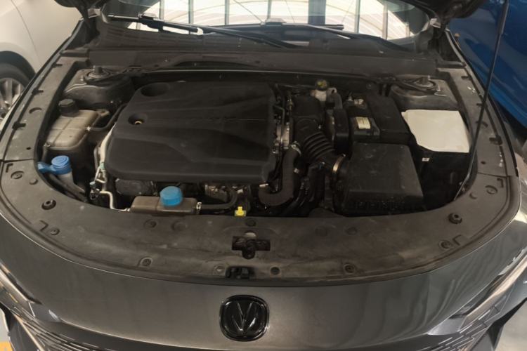 Used CHANGAN UNI-V 2022 1.5T Prestige Version Engine Bay
