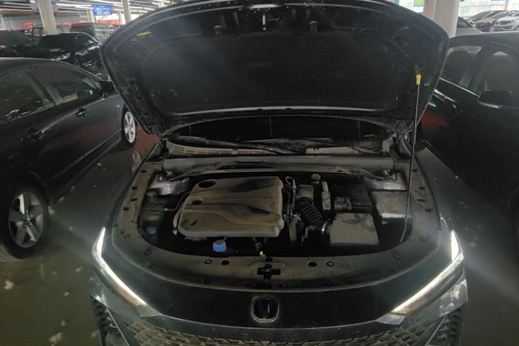 Used CHANGAN UNI-V 2022 1.5T Prestige Version Engine Bay