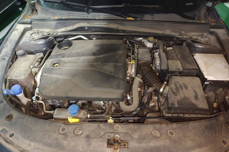 Used CHANGAN UNI-V 2022 1.5T Prestige Version Engine Bay