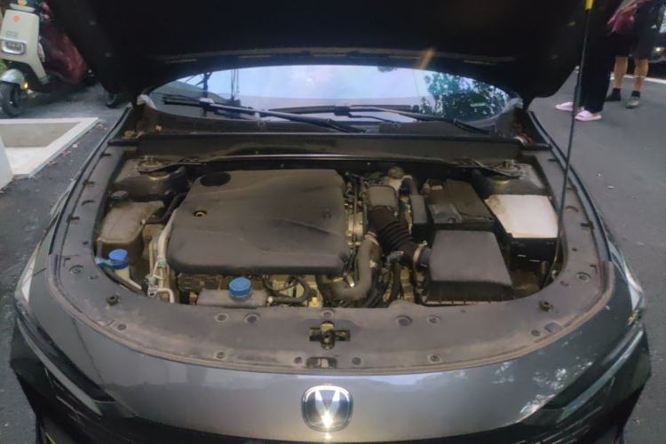 Used CHANGAN UNI-V 2022 1.5T Sport Edition Engine Bay
