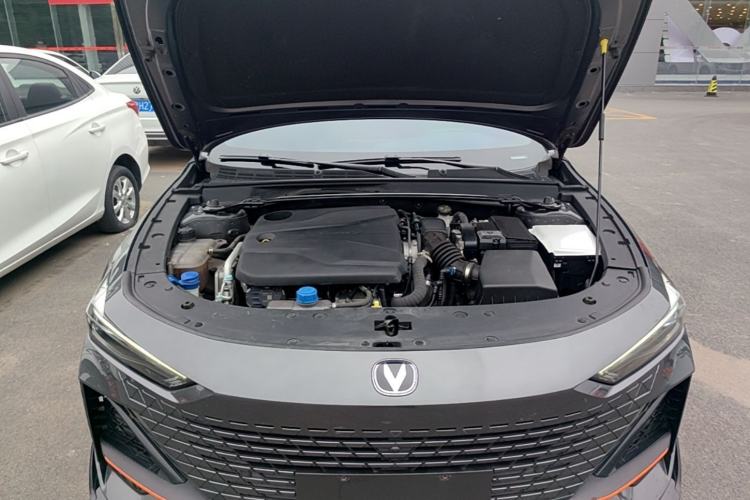 Used CHANGAN UNI-V 2022 1.5T Sport Edition Engine Bay