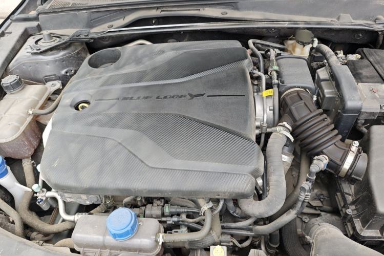 Used CHANGAN UNI-V 2022 1.5T Prestige Version Engine Bay