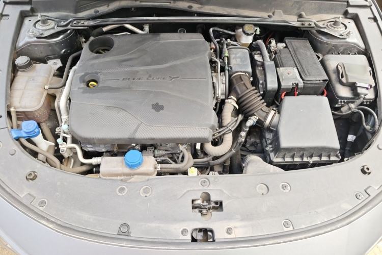 Used CHANGAN UNI-V 2022 1.5T Prestige Version Engine Bay