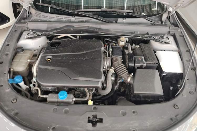 Used CHANGAN UNI-V 2022 1.5T Prestige Version Engine Bay