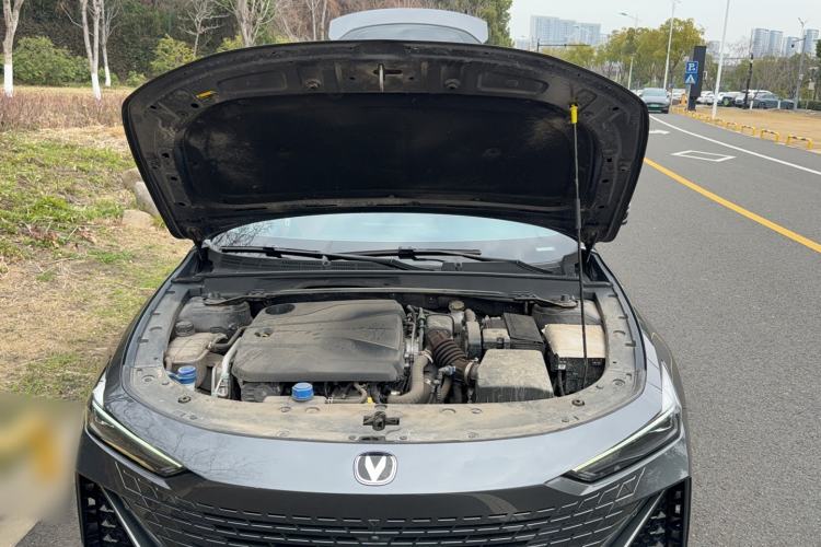 Used CHANGAN UNI-V 2022 1.5T Prestige Version Engine Bay