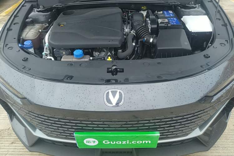 Used CHANGAN UNI-V 2022 1.5T Smart Navigation Version Engine Bay