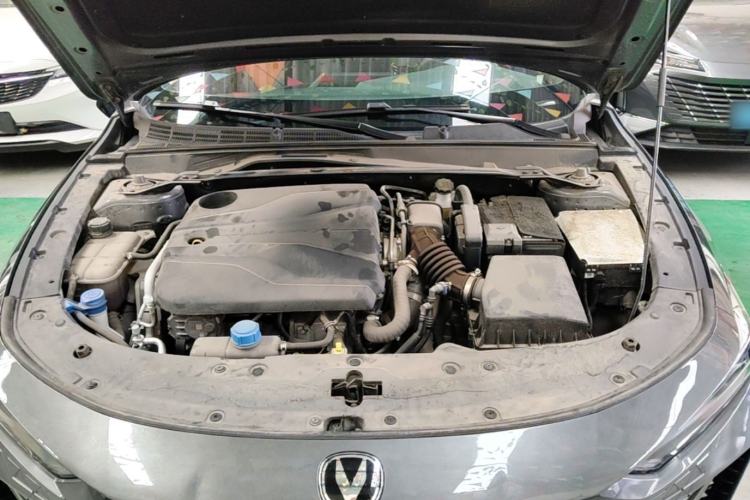 Used CHANGAN UNI-V 2022 1.5T Prestige Version Engine Bay
