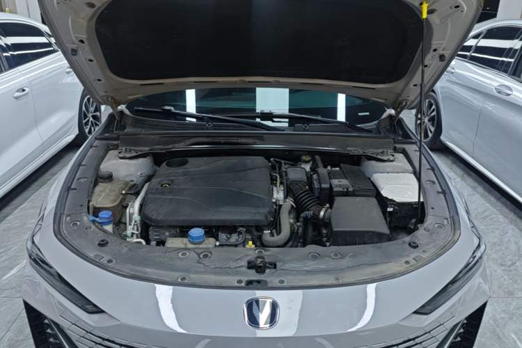 Used CHANGAN UNI-V 2022 1.5T Prestige Version Engine Bay