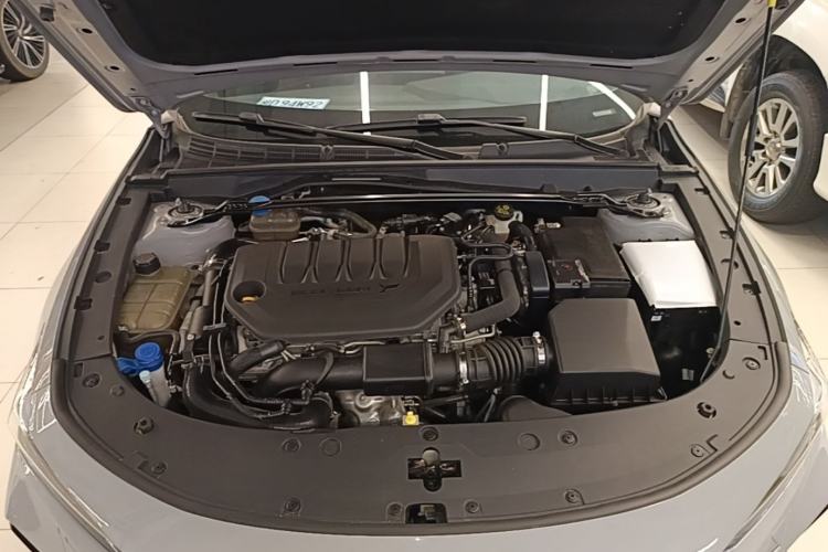Used CHANGAN UNI-V 2022 2.0T Leading-Speed Edition Engine Bay