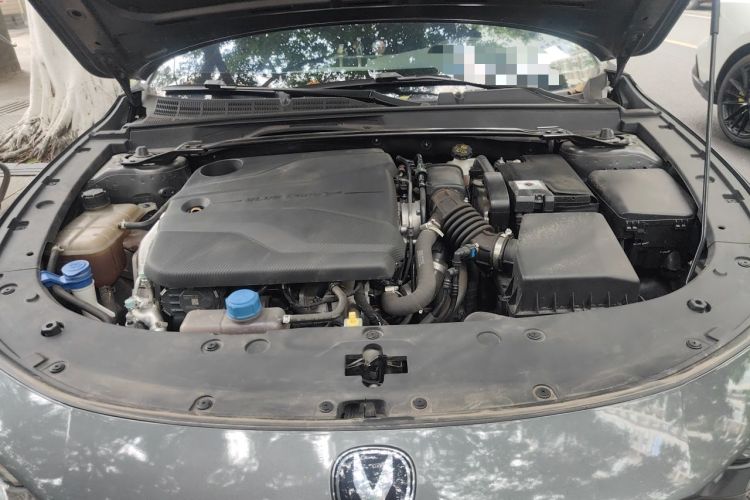 Used CHANGAN UNI-V 2022 1.5T Smart Navigation Version Engine Bay
