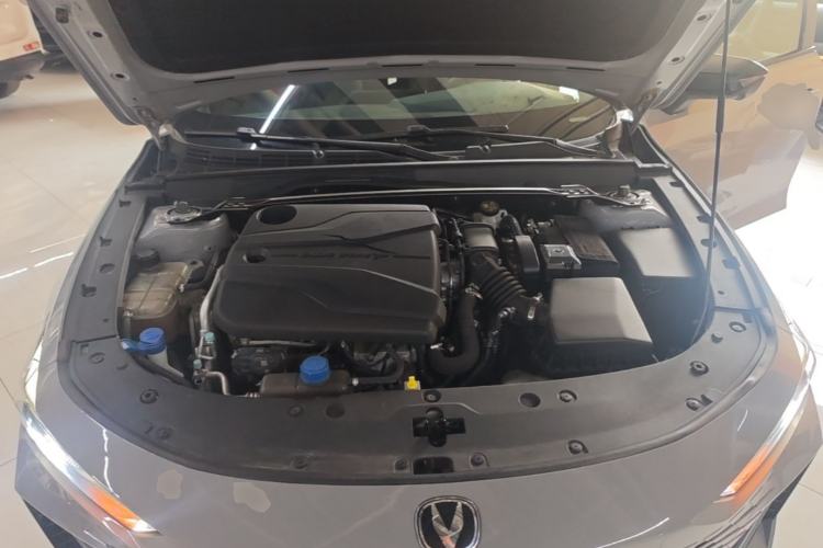 Used CHANGAN UNI-V 2022 1.5T Prestige Version Engine Bay
