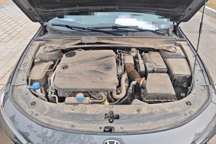 Used CHANGAN UNI-V 2022 1.5T Smart Navigation Version Engine Bay