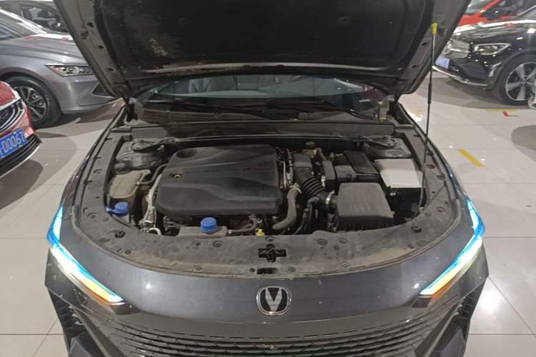 Used CHANGAN UNI-V 2022 1.5T Prestige Version Engine Bay