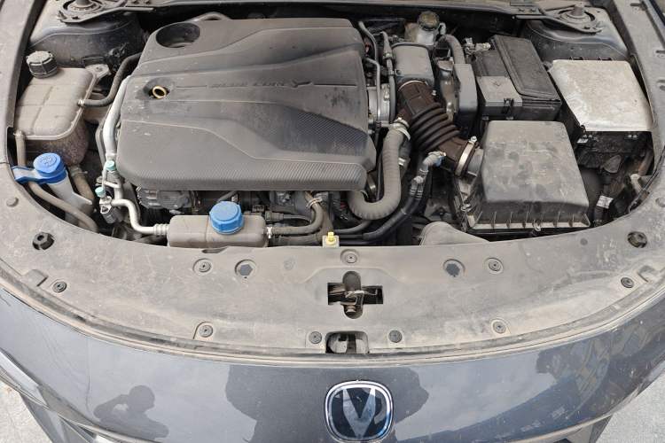 Used CHANGAN UNI-V 2022 1.5T Prestige Version Engine Bay