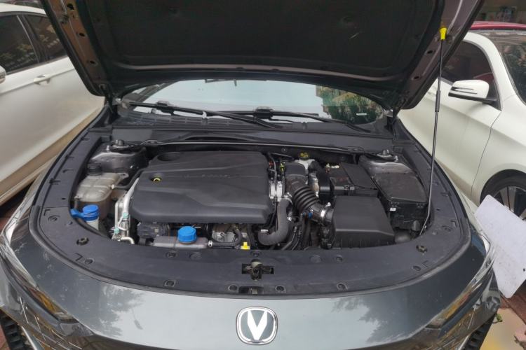 Used CHANGAN UNI-V 2022 1.5T Prestige Version Engine Bay