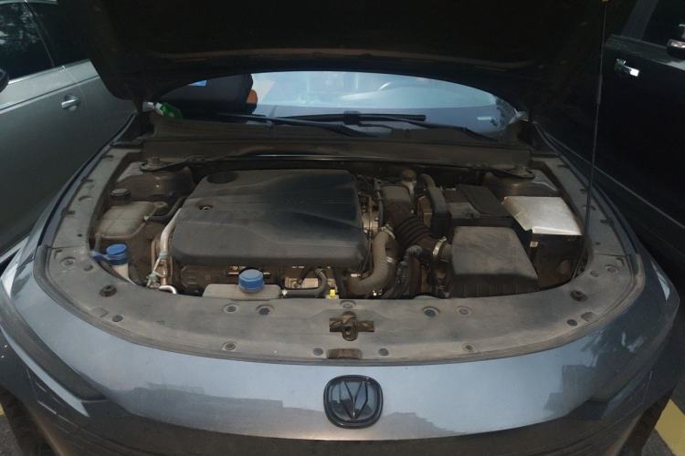 Used CHANGAN UNI-V 2022 1.5T Prestige Version Engine Bay