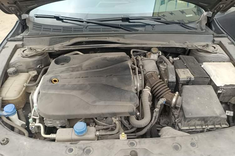 Used CHANGAN UNI-V 2022 1.5T Sport Edition Engine Bay