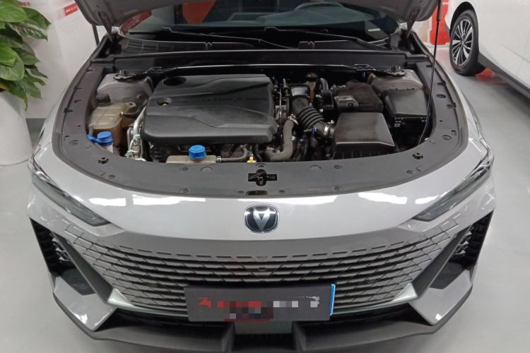 Used CHANGAN UNI-V 2022 1.5T Prestige Version Engine Bay