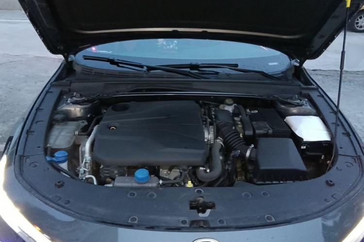 Used CHANGAN UNI-V 2022 1.5T Prestige Version Engine Bay