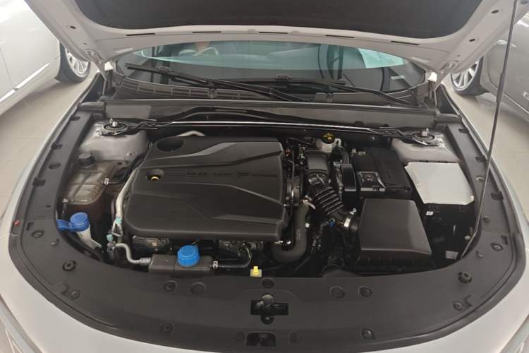 Used CHANGAN UNI-V 2022 1.5T Prestige Version Engine Bay