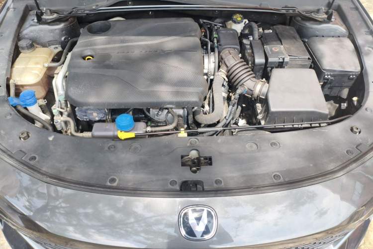 Used CHANGAN UNI-V 2022 1.5T Prestige Version Engine Bay