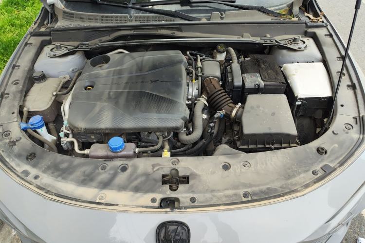 Used CHANGAN UNI-V 2022 1.5T Prestige Version Engine Bay