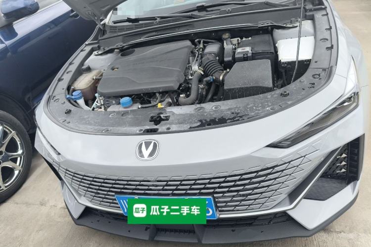 Used CHANGAN UNI-V 2022 1.5T Smart Navigation Version Engine Bay