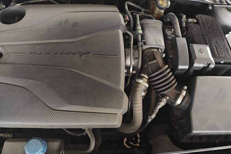 Used CHANGAN UNI-V 2022 1.5T Prestige Version Engine Bay