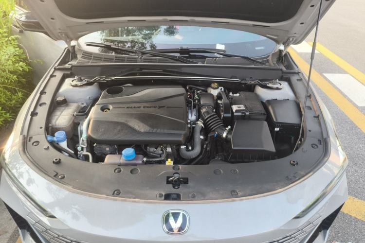 Used CHANGAN UNI-V 2022 1.5T Prestige Version Engine Bay