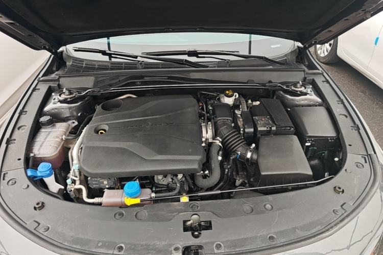 Used CHANGAN UNI-V 2022 1.5T Prestige Version Engine Bay