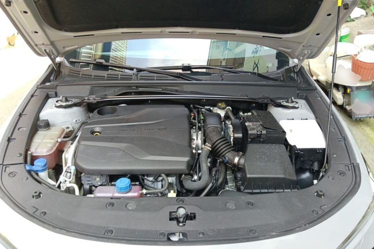 Used CHANGAN UNI-V 2022 1.5T Prestige Version Engine Bay