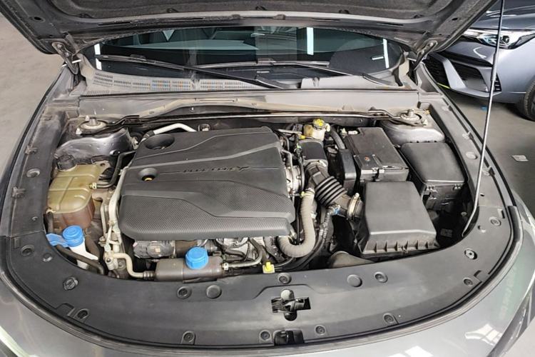 Used CHANGAN UNI-V 2022 1.5T Smart Navigation Version Engine Bay