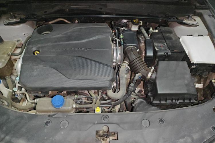 Used CHANGAN UNI-V 2022 1.5T Prestige Version Engine Bay