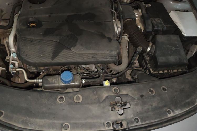 Used CHANGAN UNI-V 2022 1.5T Prestige Version Engine Bay