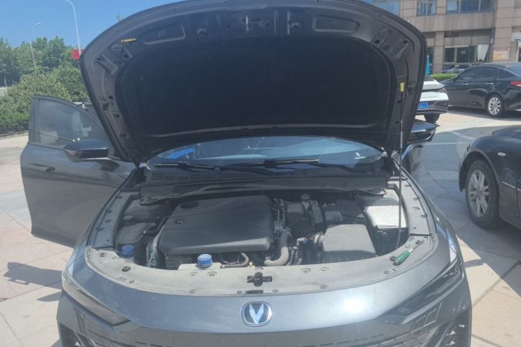 Used CHANGAN UNI-V 2022 1.5T Prestige Version Engine Bay