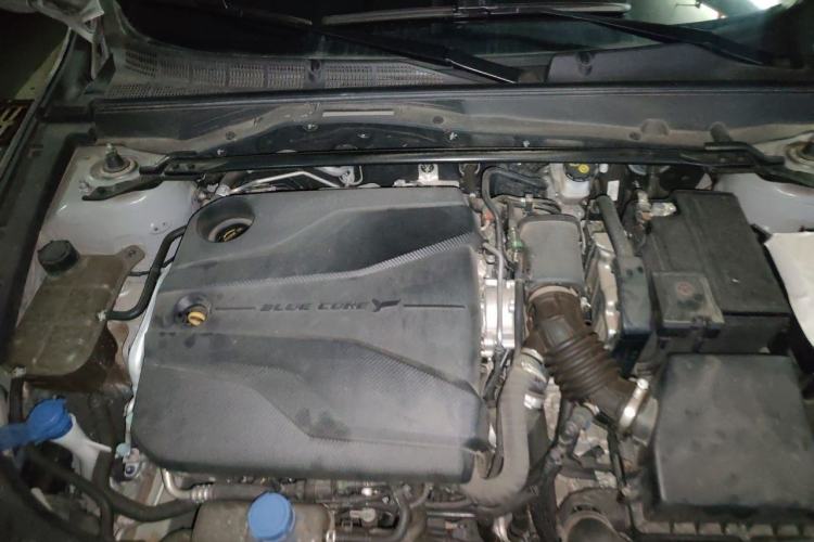 Used CHANGAN UNI-V 2022 1.5T Prestige Version Engine Bay