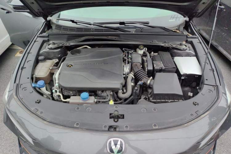 Used CHANGAN UNI-V 2022 1.5T Sport Edition Engine Bay
